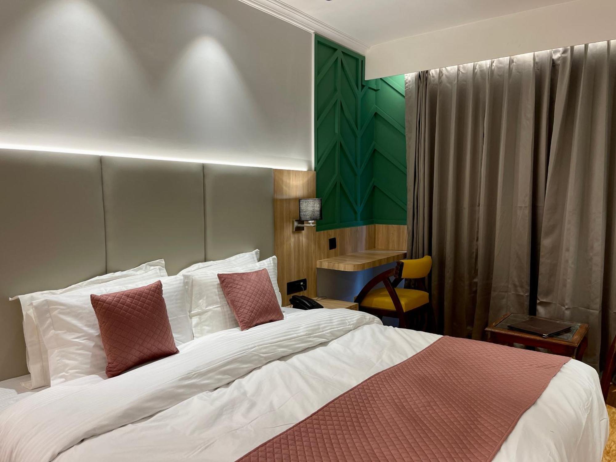 New Park Hotell Srīnagar Exteriör bild